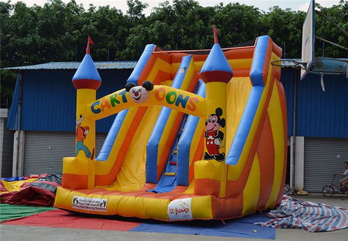 幻彩鏡面與氣模玩具 樂飛洋美陳設計打造香港商業空間新視覺